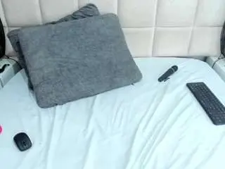 Crysttall  live sex cam