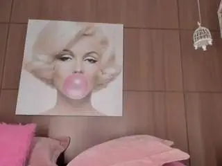 Saraycollins  live sex cam