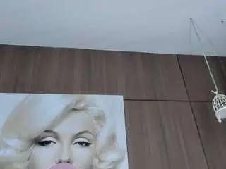 Saraycollins  live sex cam