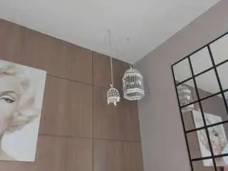Saraycollins  live sex cam