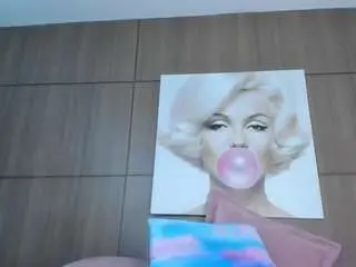 Saraycollins  live sex cam