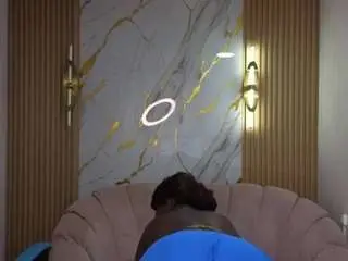 Soffia-b  live sex cam