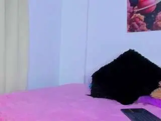 Mia-purplee  live sex cam