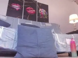 Yiovanna19  live sex cam