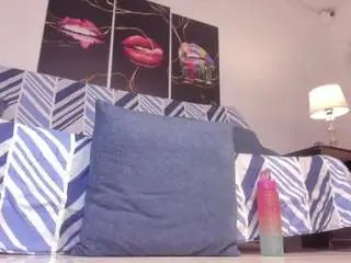 Yiovanna19  live sex cam