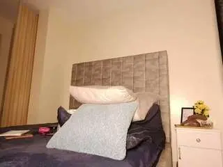 Curvymelanin  live sex cam