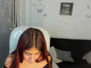 Lunitaa18  live sex cam