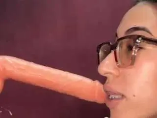 Sweetsophy420  live sex cam