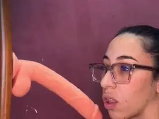 Sweetsophy420  live sex cam