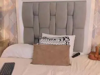 Zharia-lux25  live sex cam