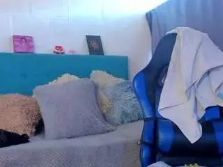 Emma-honey22  live sex cam