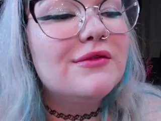 Lilmilkylilly  live sex cam