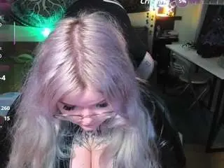 Lilmilkylilly  live sex cam