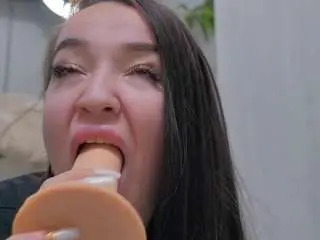 Luckyystrike  live sex cam