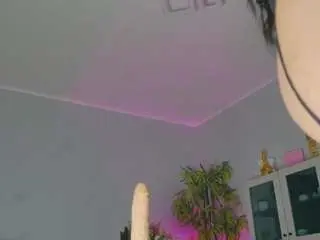 Luckyystrike  live sex cam