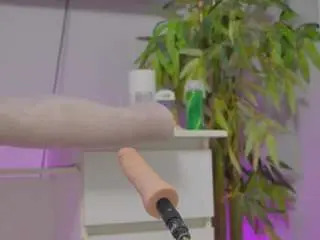 Luckyystrike  live sex cam