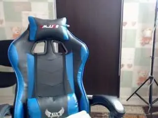 Korolek12  live sex cam