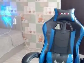 Korolek12  live sex cam