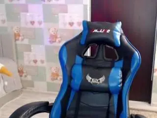 Korolek12  live sex cam