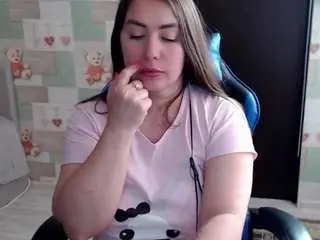 Korolek12  live sex cam