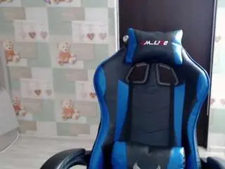 Korolek12  live sex cam
