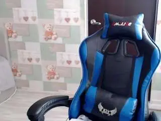 Korolek12  live sex cam