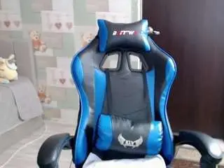 Korolek12  live sex cam