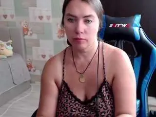 Korolek12  live sex cam