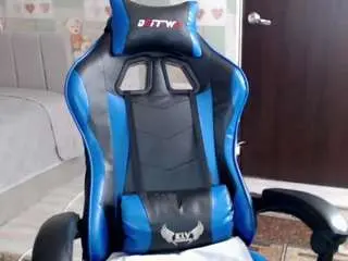 Korolek12  live sex cam