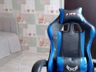 Korolek12  live sex cam