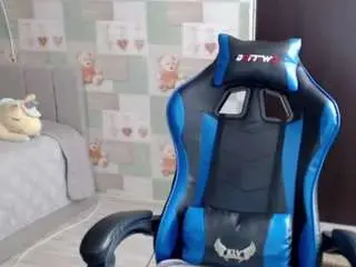 Korolek12  live sex cam