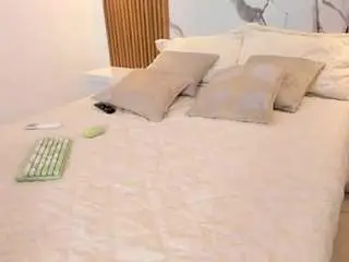 Yukiliu  live sex cam