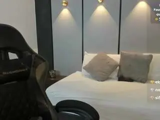 Ashly-moonn  live sex cam