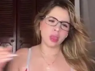 Trixietaylor  live sex cam