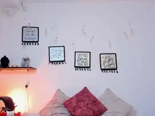 Mia-taylors  live sex cam