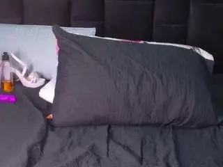 Petitelittleebony  live sex cam