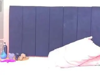 Petitelittleebony  live sex cam