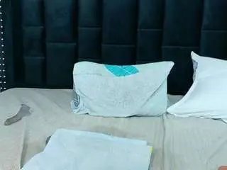 Petitelittleebony  live sex cam
