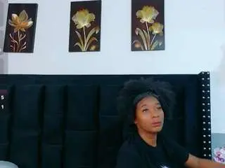 Petitelittleebony  live sex cam