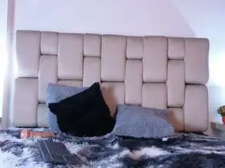 Tinywiild  live sex cam