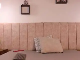 Tinywiild  live sex cam