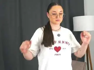 Serafinakloepper  live sex cam