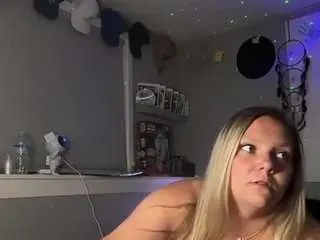 Rocketbaddierips  live sex cam