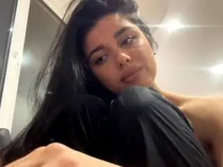 Rossanabultron  live sex cam