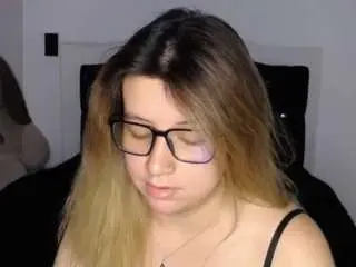 Emily-rabbit  live sex cam