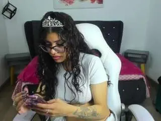 Issaa-tyler  live sex cam