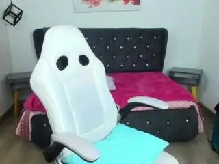 Issaa-tyler  live sex cam