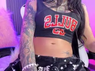 Kittybigcoock  live sex cam