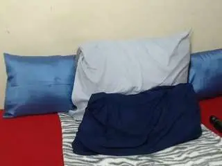 Londilicious33  live sex cam