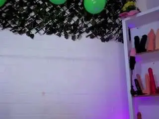 Louisenails  live sex cam